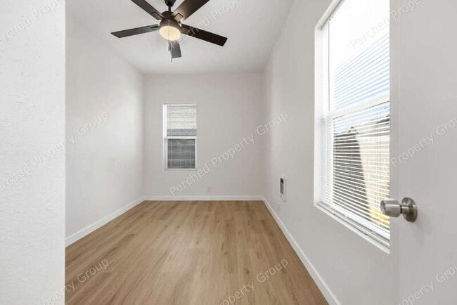 Photo - 2105 SE Stark St