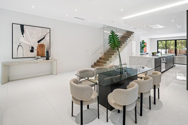 Photo - 2955 Coconut Ave