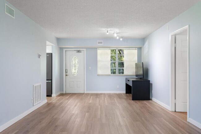 Photo - 124 Lake Constance Dr