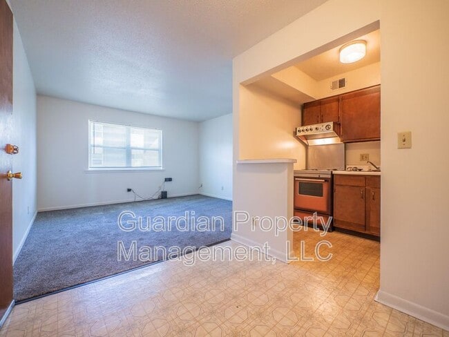 Photo - 1115 N College Dr