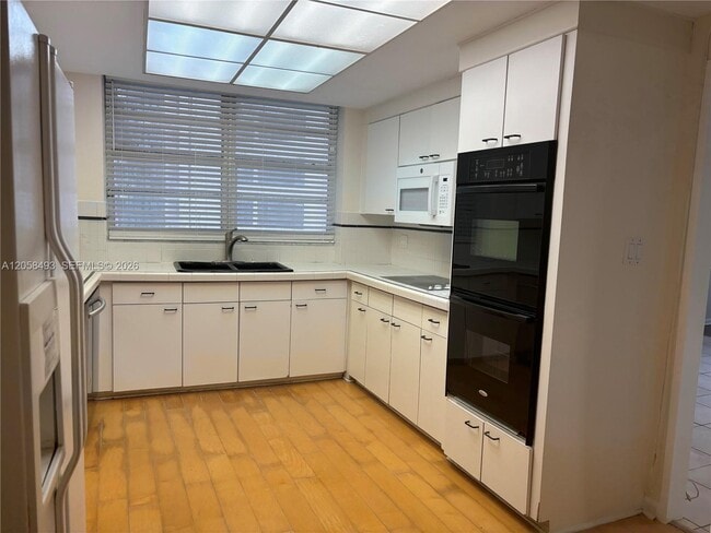 Photo - 5255 Collins Ave Unit 6J