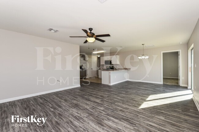 Photo - 1195 Desmond St