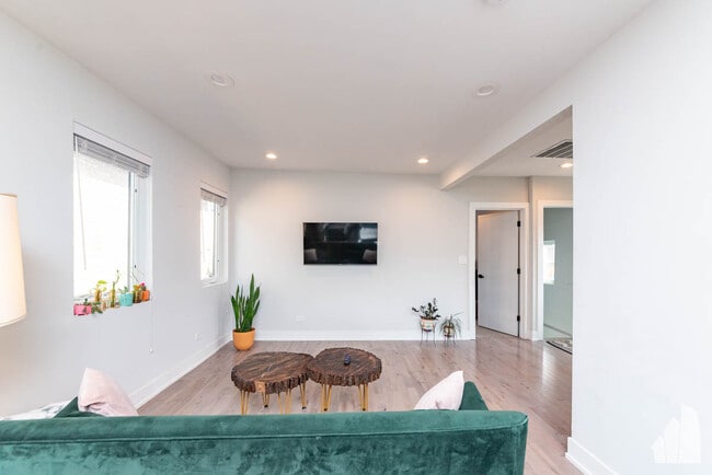 Photo - 1013 W 18th Pl Unit 2