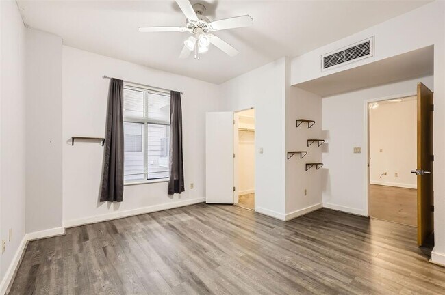 Photo - 711 W 26th St Condo Unit 408