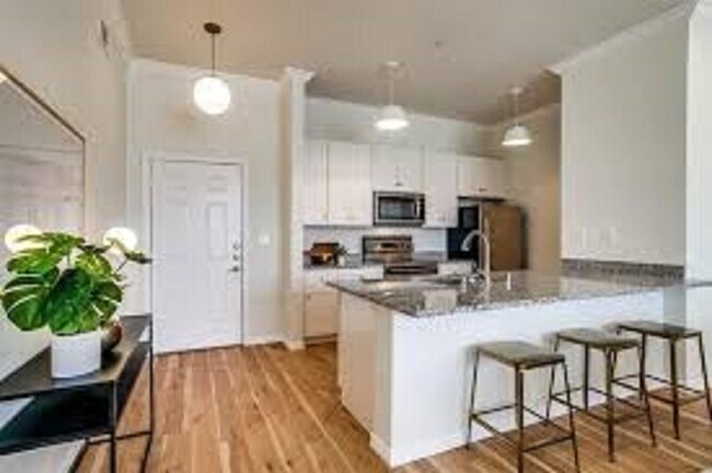 Building Photo - 2305 Worthington-187104 Unit 187104