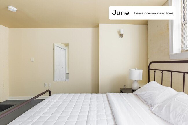 Room in Shared 4 bed/2 bath home in Dupont Circle