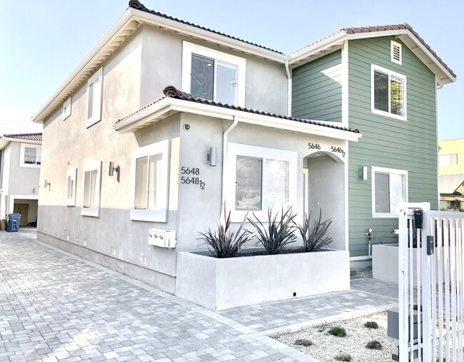 Building Photo - 5646 Lexington Ave Unit 5646