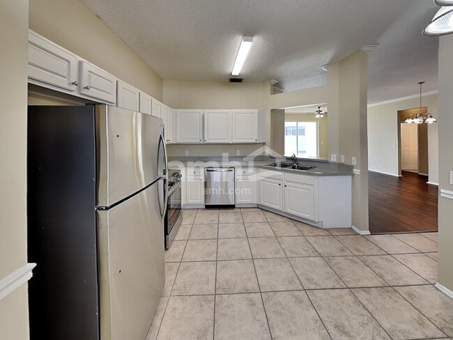 Photo - 823 Springwood Cir