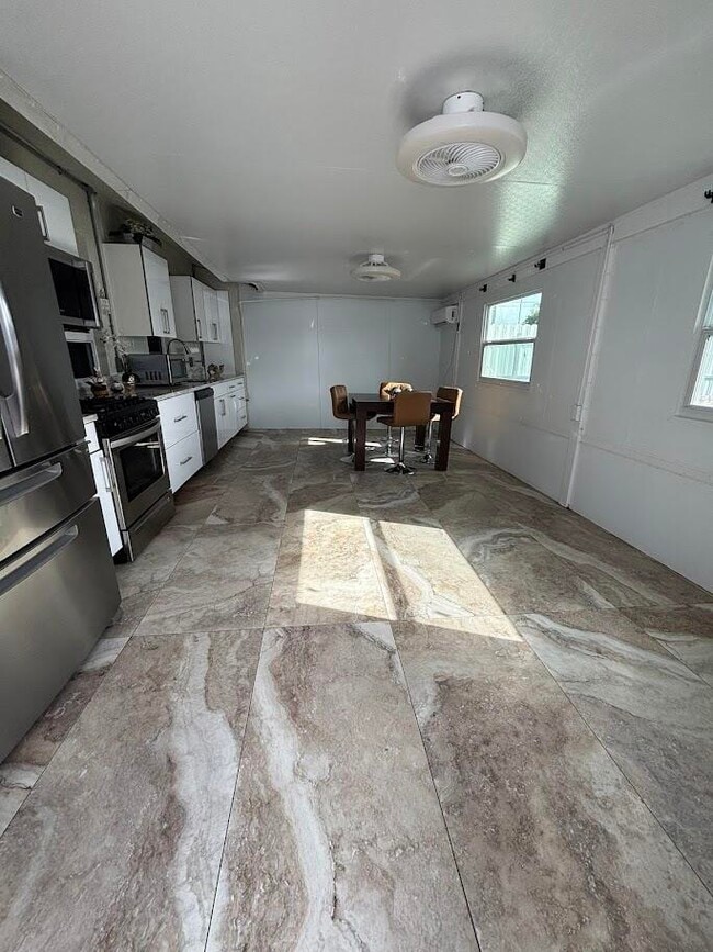 Photo - 1077 Fernlea Dr