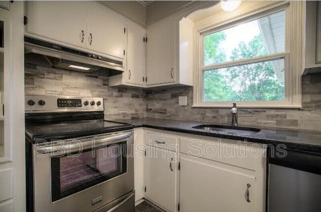 Photo - 610 E 110th Terrace