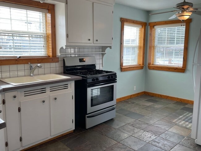 Photo - Cute Home in the Heart of Green Bay! PETS WELCOME