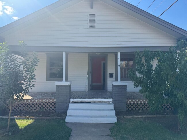 Building Photo - 416 S Adams St