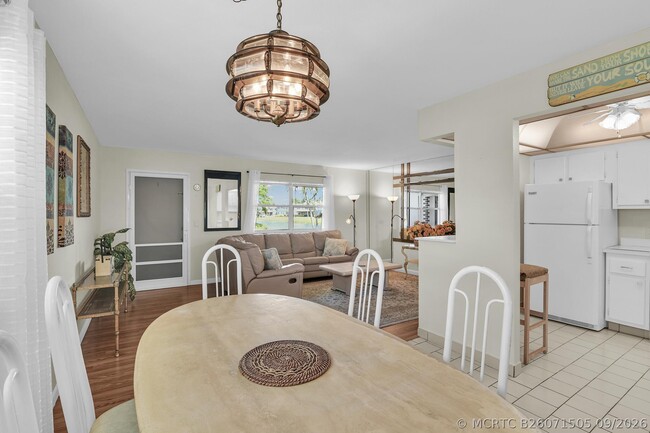 359 Saxony Trail Unidad H