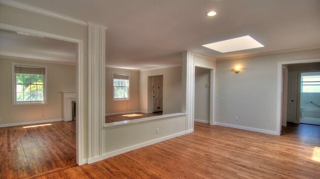 Photo - 2121 Middlefield Rd