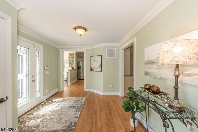 Photo - 414 Mineral Springs Dr