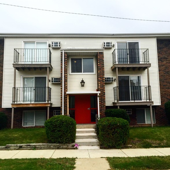 The Maples Apartments For Rent in Racine, WI