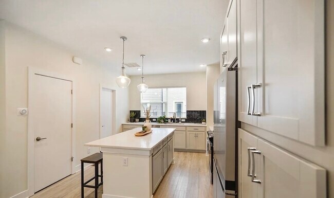 Photo - 2125 Coretta Way