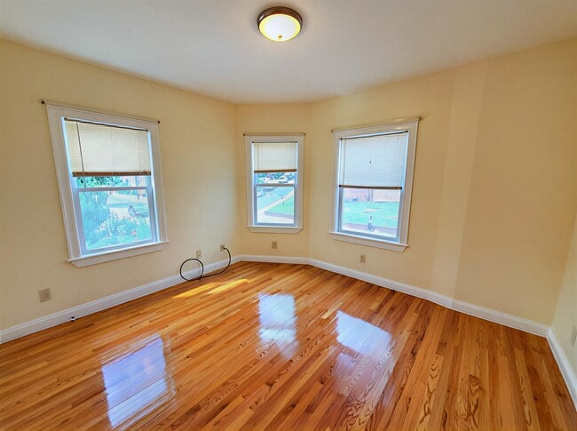 Photo - 159 Elm St Unit 1