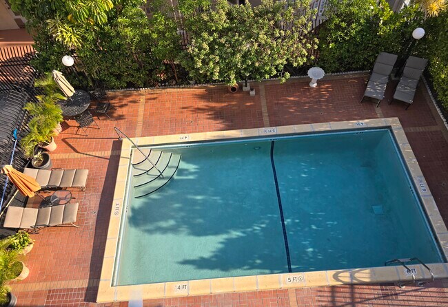 Photo - 7440 Harding Ave Unidad 403