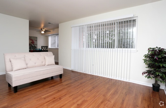 Photo - Holly Lane Apartments