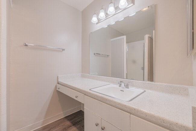 Villa Knolls Apartments