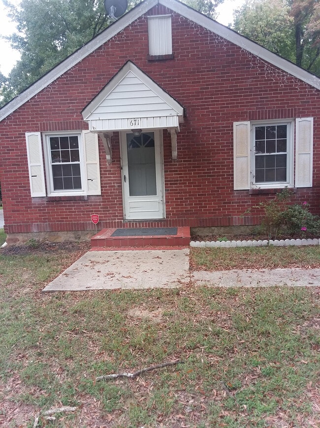 Building Photo - 671 Park Ave