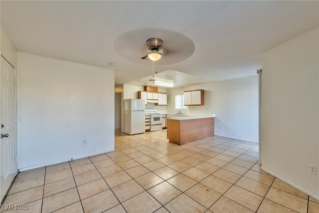 Building Photo - 6983 Appleton Dr Unit B