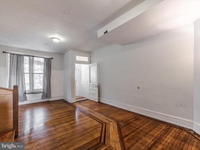 Photo - 242 Berkley St
