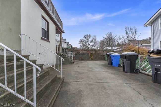 Photo - 4102 Brooklyn Ave Unit 4102/Right