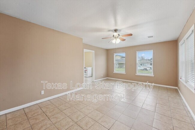 Photo - 1107 Defender St