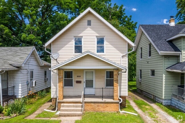 Building Photo - Cute 3 Bedroom 1 Bath House Located in Wes...