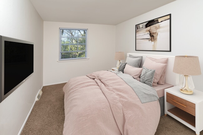 Country Club Apartments