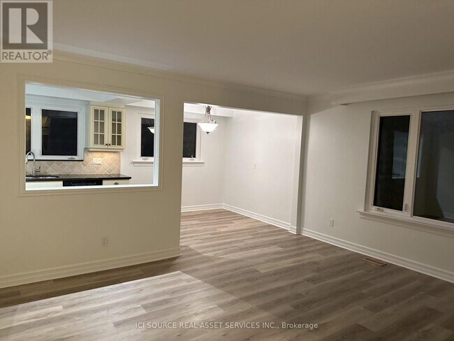 Photo - 570 Wingrove Crescent