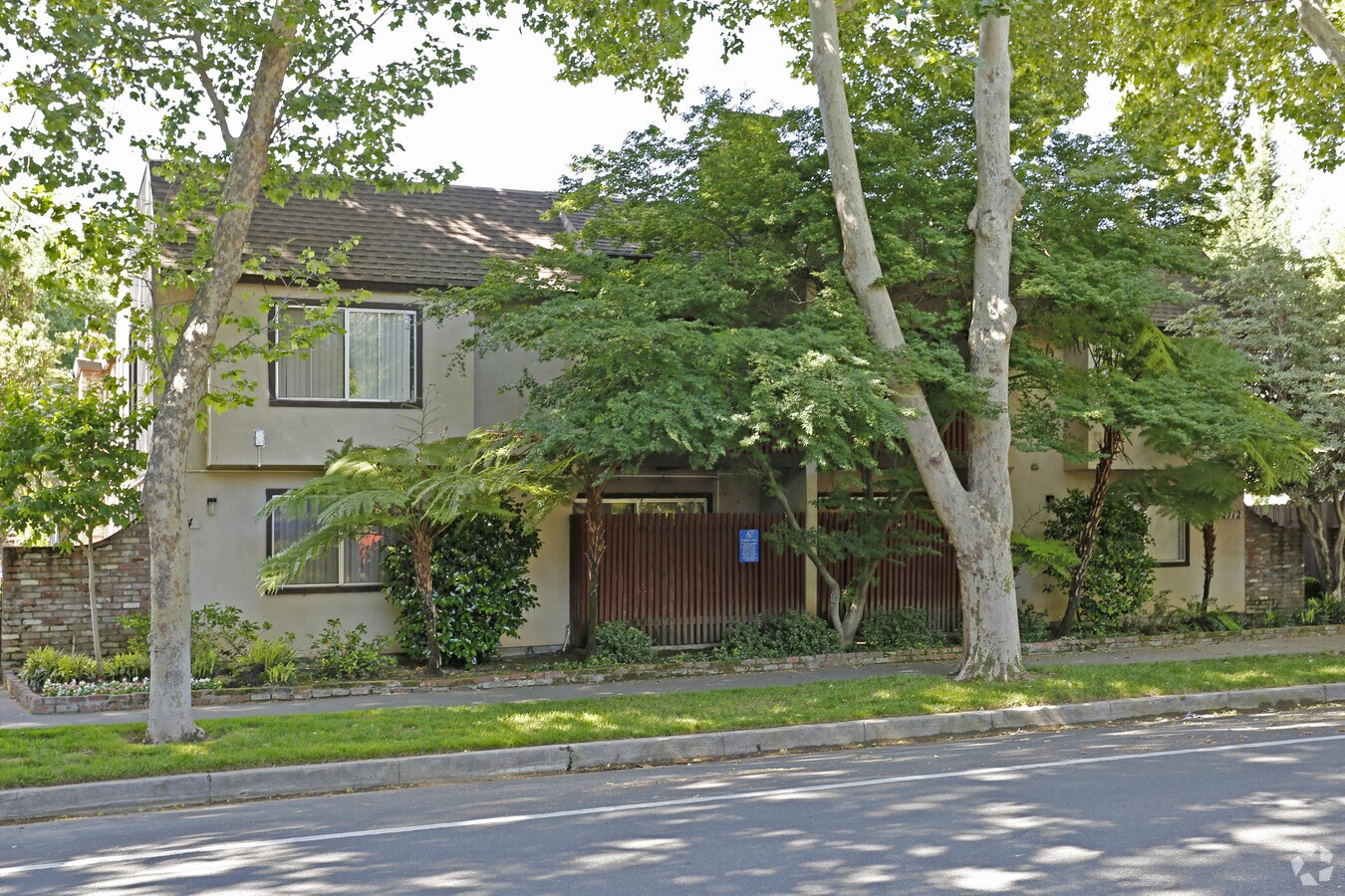 Photo - E Street Apartments