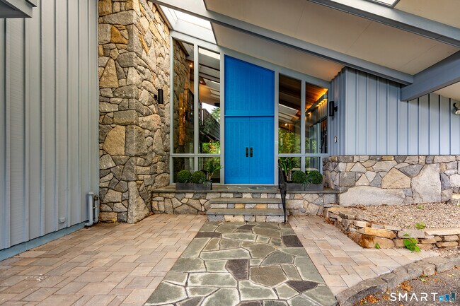 Photo - 250 Westledge Dr