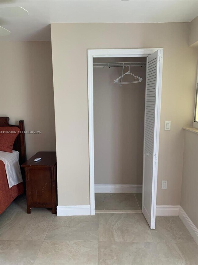 Photo - 19121 NE Miami Ct Unit 2