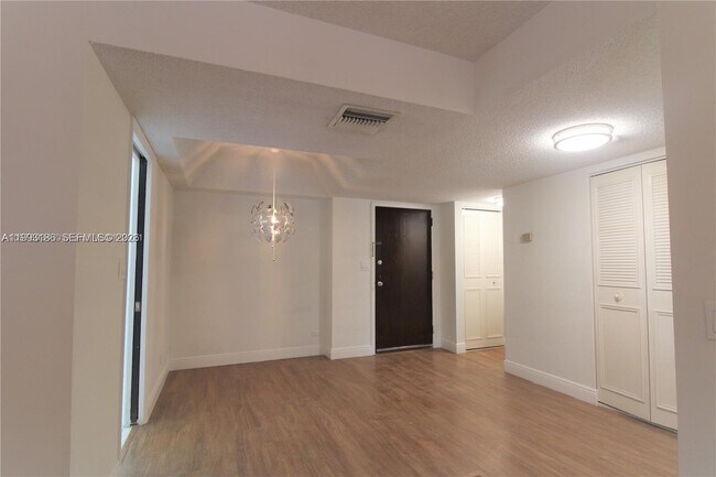 Photo - 3690 Inverrary Dr Unidad 3A