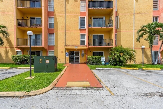 Building Photo - 4805 NW 7th St Unit 10515 Rental