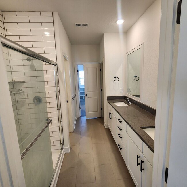 Fabulous End Unit Townhome 3 Bedroom, 2.5 House Rental in