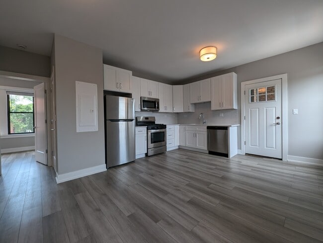 Building Photo - 3902 N Janssen Ave Unit 3