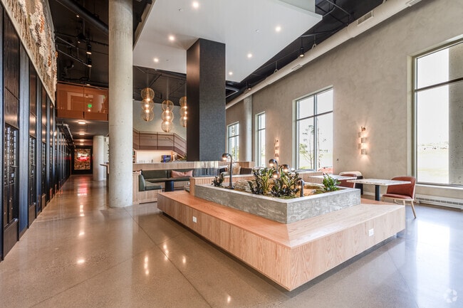 Lobby - Cafe Lounge - Workspace