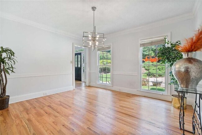 Photo - 275 Sageglen Rd