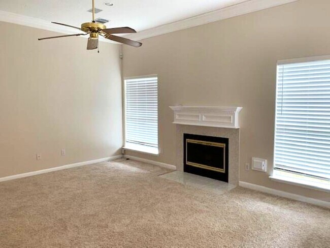 1710 Emerald Lake Ct
