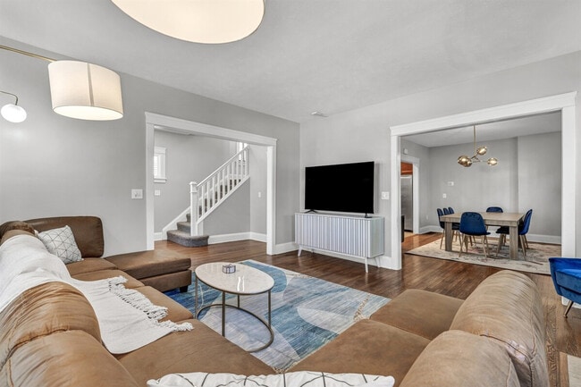 Building Photo - 1501 E 105th St Rental