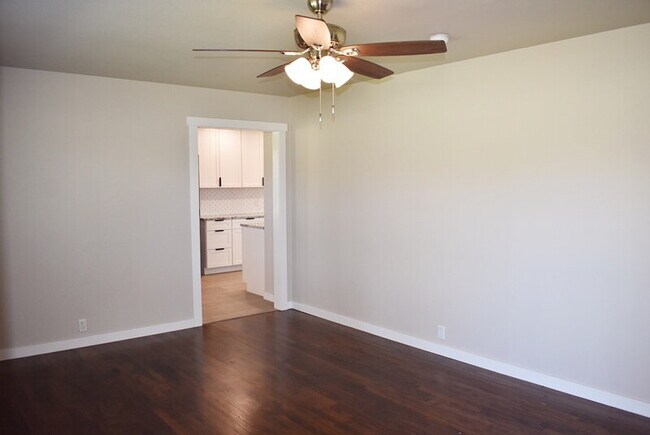 Photo - "Charming Newly Remodeled 3-Bedroom Home F... Unidad A