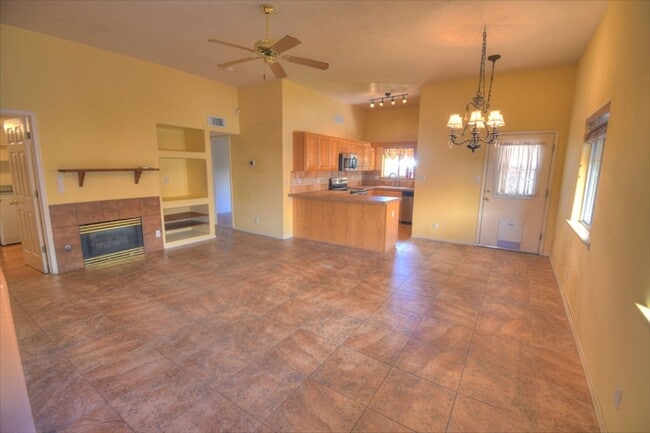10028 Del Chaparral Ct NE