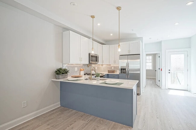 Building Photo - 1220 S 20th St Unit 2