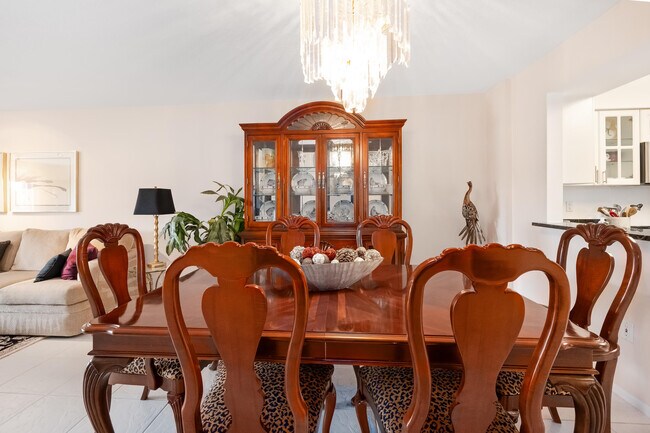 Photo - 5749 Gemstone Ct Unidad 406