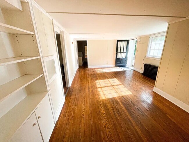 Building Photo - 705 E Seneca St