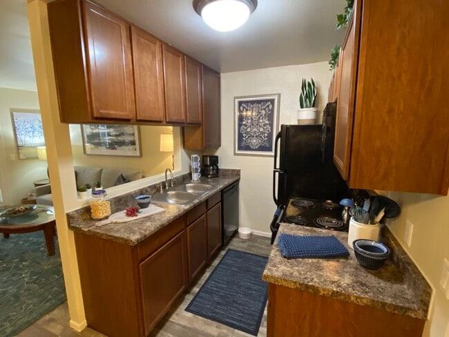 Kitchen - Cimarron Apartments